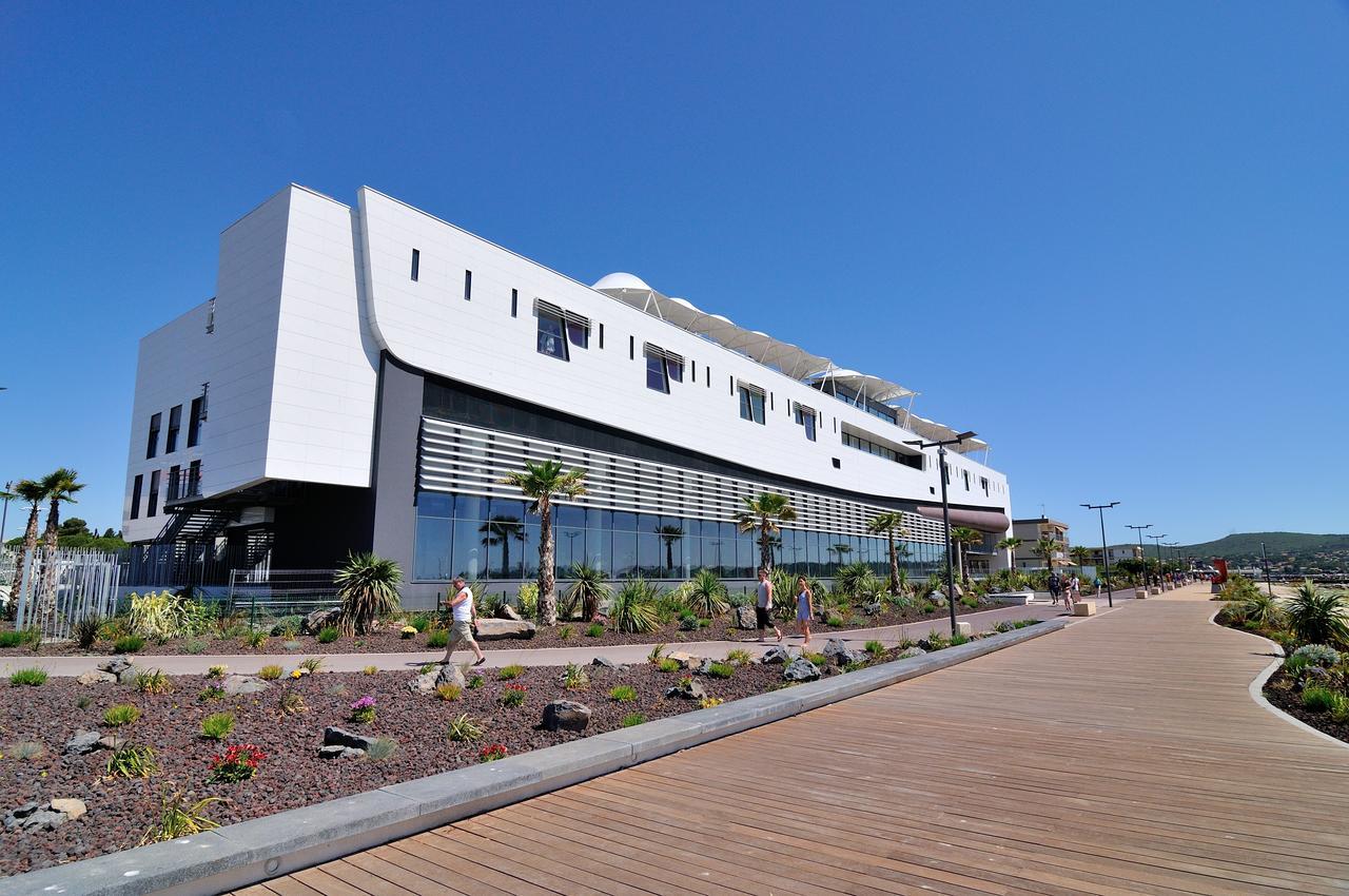 Opéralia Hôtel les Pins Balaruc-les-Bains Exterior foto