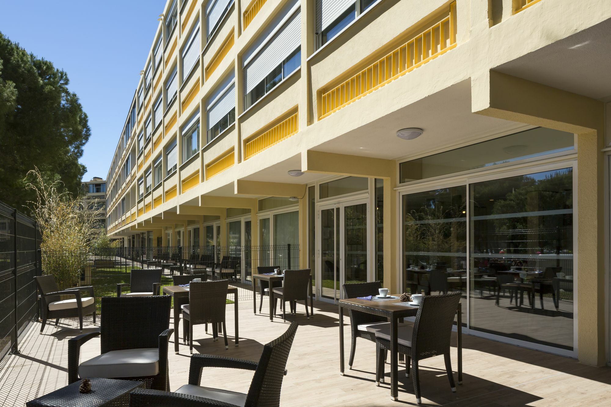 Opéralia Hôtel les Pins Balaruc-les-Bains Exterior foto
